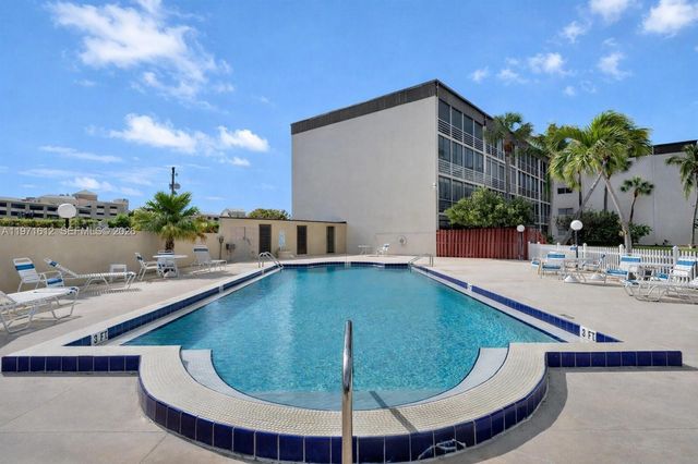 896 N Federal Hwy 326, Lantana, FL 33462