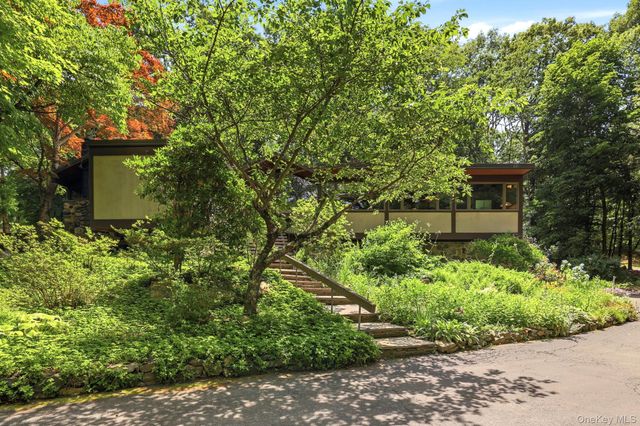 670 Long Hill Road W, Briarcliff Manor, NY 10510