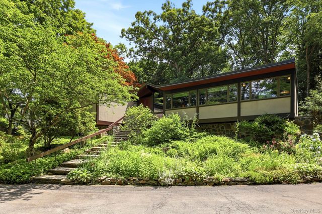 670 Long Hill Road W, Briarcliff Manor, NY 10510