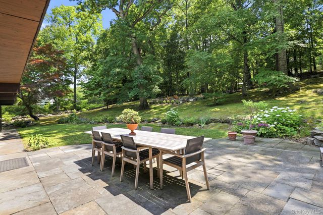 670 Long Hill Road W, Briarcliff Manor, NY 10510