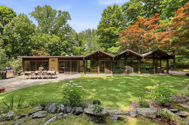 670 Long Hill Road W, Briarcliff Manor, NY 10510