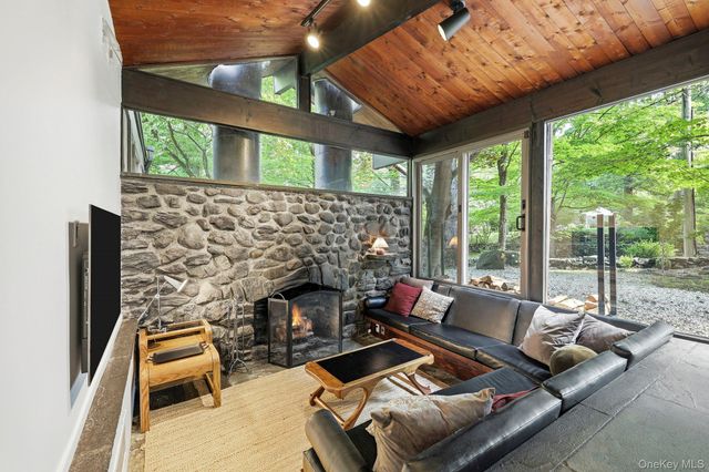 670 Long Hill Road W, Briarcliff Manor, NY 10510
