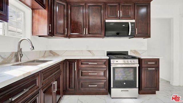 2239 W Lincoln Street, Long Beach, CA 90810