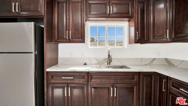 2239 W Lincoln Street, Long Beach, CA 90810