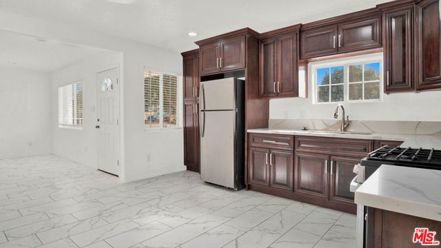 2239 W Lincoln Street, Long Beach, CA 90810