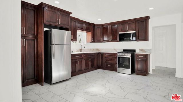 2239 W Lincoln Street, Long Beach, CA 90810