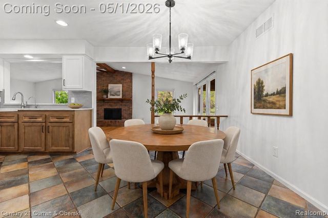29216 Arlington Way Court, Farmington Hills, MI 48331