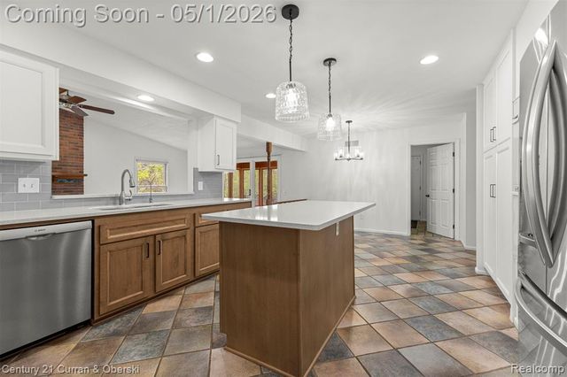 29216 Arlington Way Court, Farmington Hills, MI 48331