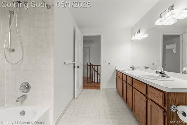 29216 Arlington Way Court, Farmington Hills, MI 48331