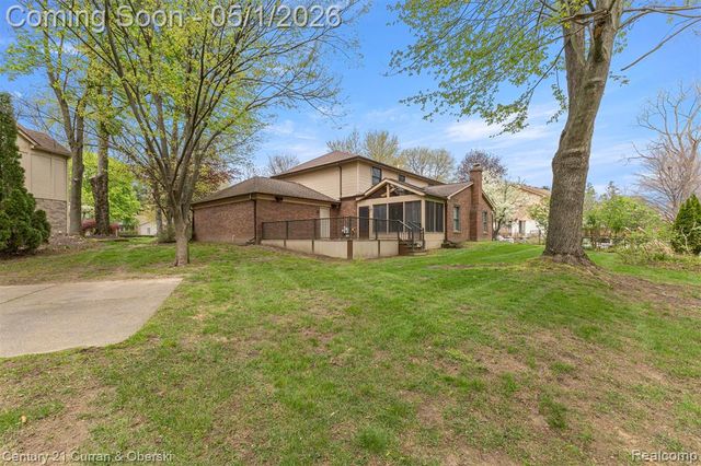 29216 Arlington Way Court, Farmington Hills, MI 48331