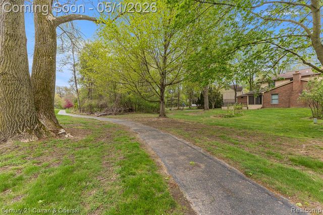 29216 Arlington Way Court, Farmington Hills, MI 48331