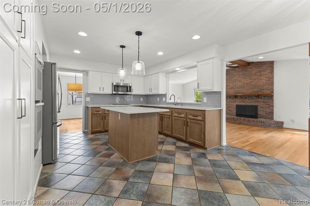 29216 Arlington Way Court, Farmington Hills, MI 48331