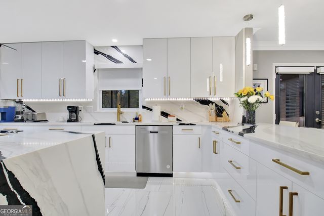 370 Dix Lee On Drive, Fayetteville, GA 30214