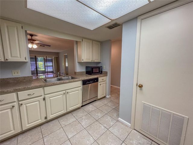 63 DOUGLAS STREET 11, Homosassa, FL 34446