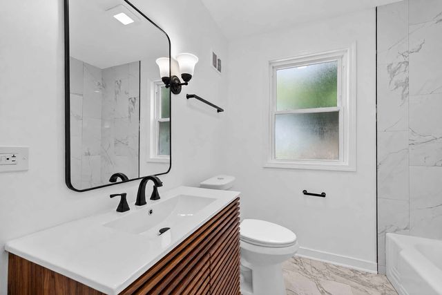 8218 S Yates Boulevard, Chicago, IL 60617