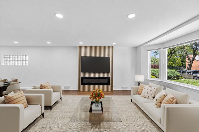 8218 S Yates Boulevard, Chicago, IL 60617