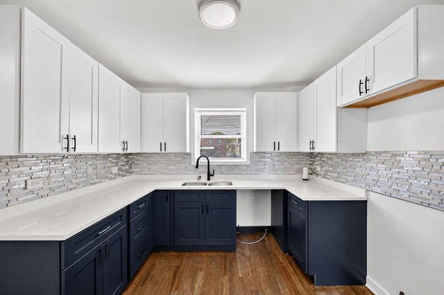 8218 S Yates Boulevard, Chicago, IL 60617