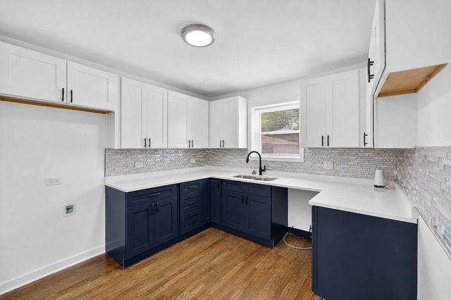 8218 S Yates Boulevard, Chicago, IL 60617