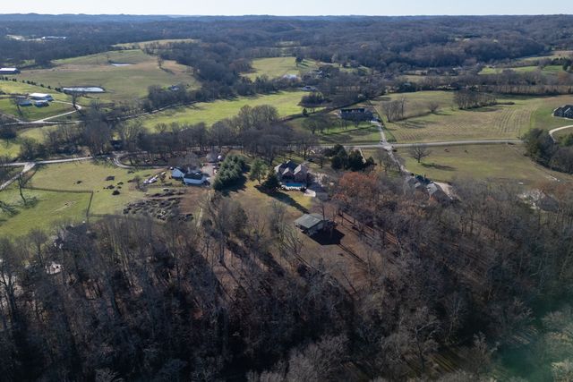 750 Upper Station Camp Crk Rd, Gallatin, TN 37066