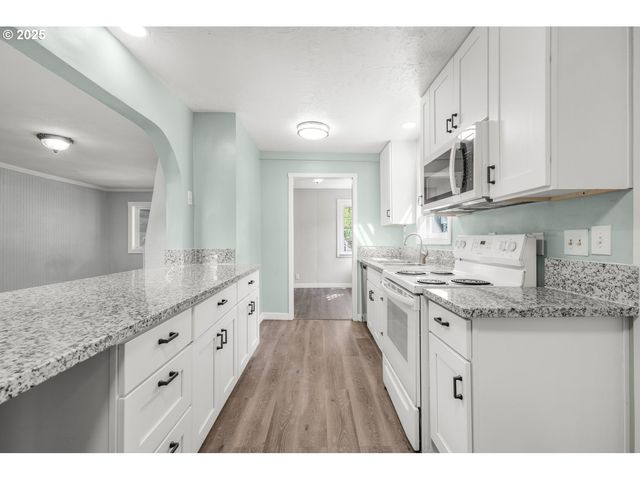 8940 Se STANLEY Pl, Portland, OR 97206