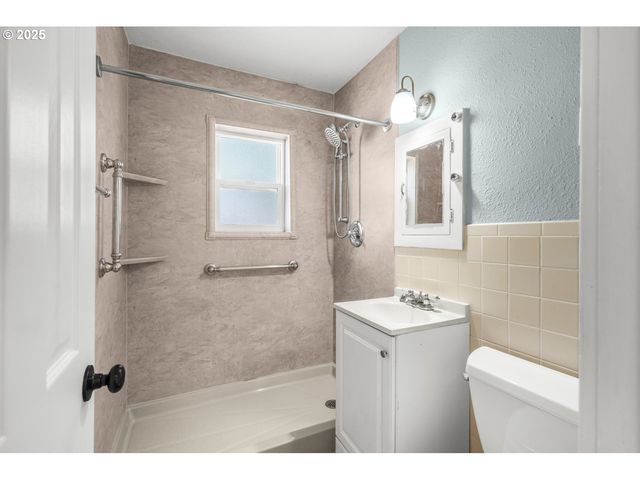 8940 Se STANLEY Pl, Portland, OR 97206