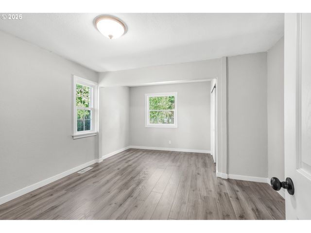 8940 Se STANLEY Pl, Portland, OR 97206