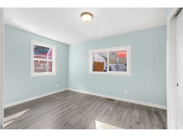 8940 Se STANLEY Pl, Portland, OR 97206