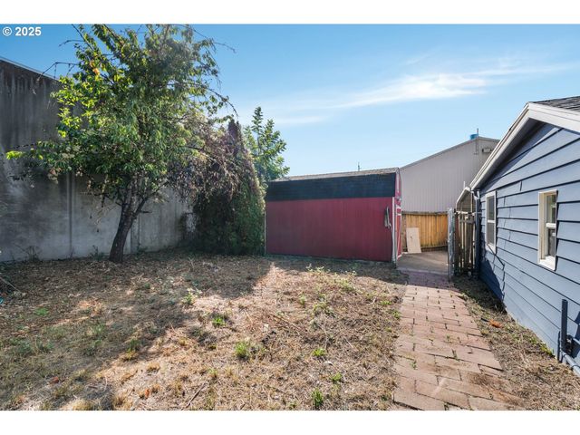 8940 Se STANLEY Pl, Portland, OR 97206