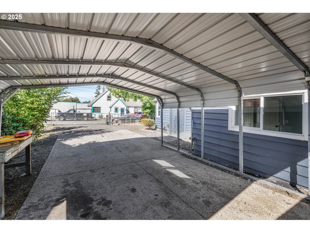 8940 Se STANLEY Pl, Portland, OR 97206