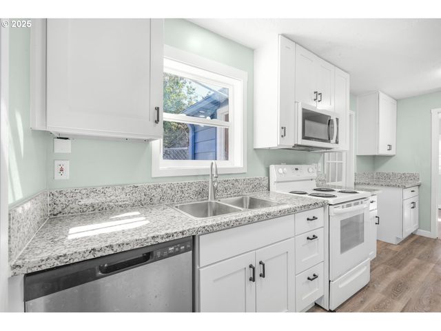 8940 Se STANLEY Pl, Portland, OR 97206