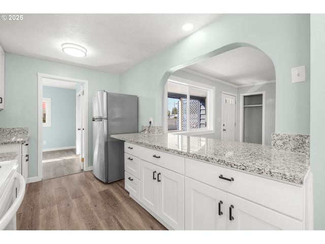 8940 Se STANLEY Pl, Portland, OR 97206