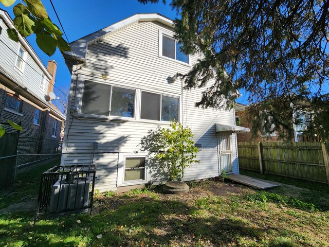 9350 S MANISTEE Avenue, Chicago, IL 60617