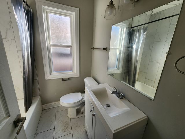 9350 S MANISTEE Avenue, Chicago, IL 60617