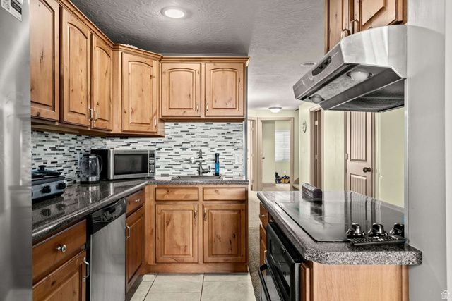 6032 W OAK FORK DR, West Jordan, UT 84081