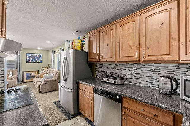 6032 W OAK FORK DR, West Jordan, UT 84081