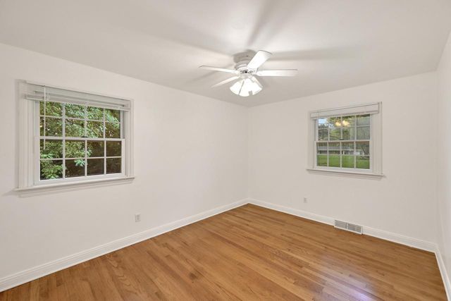 203 S Oakridge DRIVE, North Prairie, WI 53153