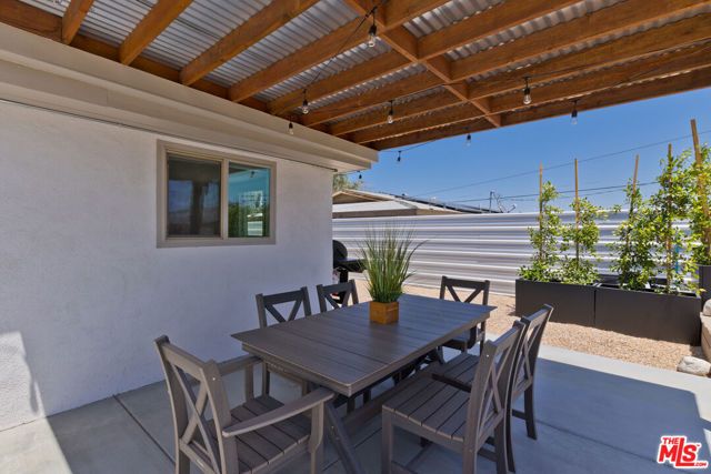 375 W Sunview Avenue, Palm Springs, CA 92262