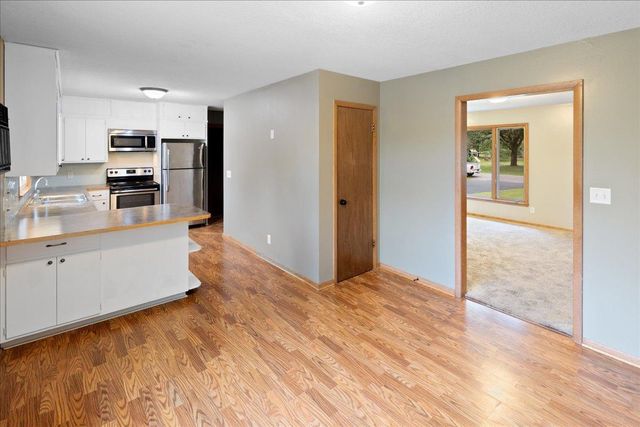 6101 Oak Circle, North Branch, MN 55056