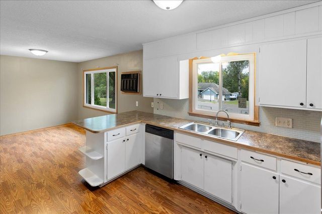 6101 Oak Circle, North Branch, MN 55056