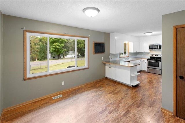 6101 Oak Circle, North Branch, MN 55056