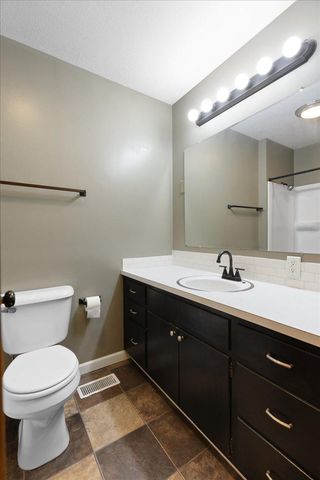 6101 Oak Circle, North Branch, MN 55056