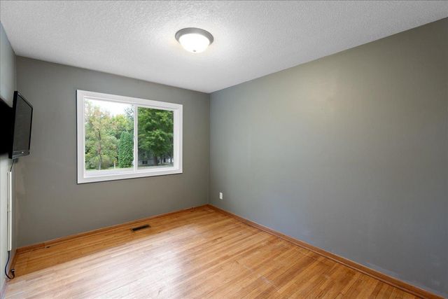 6101 Oak Circle, North Branch, MN 55056