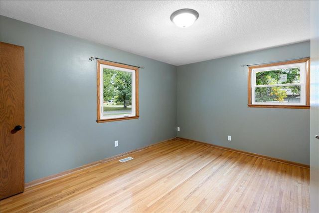 6101 Oak Circle, North Branch, MN 55056