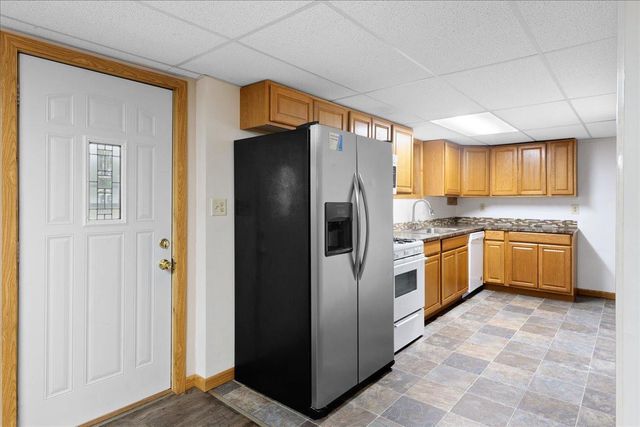 6101 Oak Circle, North Branch, MN 55056