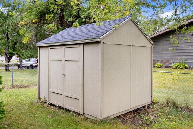 6101 Oak Circle, North Branch, MN 55056