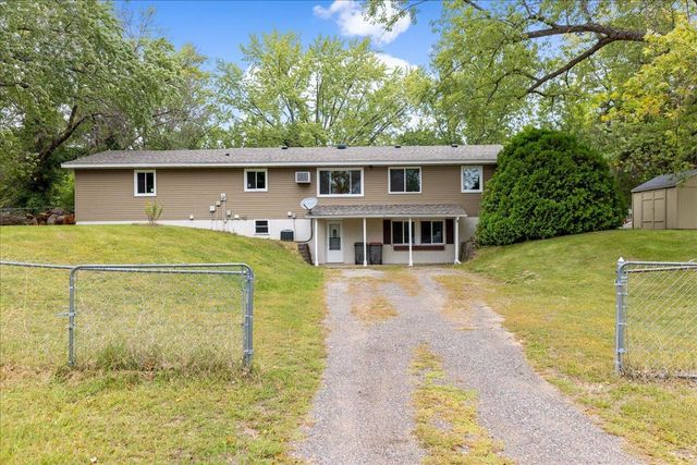 6101 Oak Circle, North Branch, MN 55056