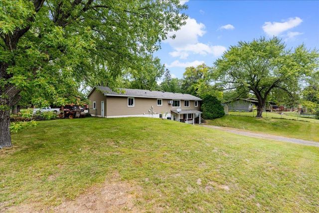 6101 Oak Circle, North Branch, MN 55056