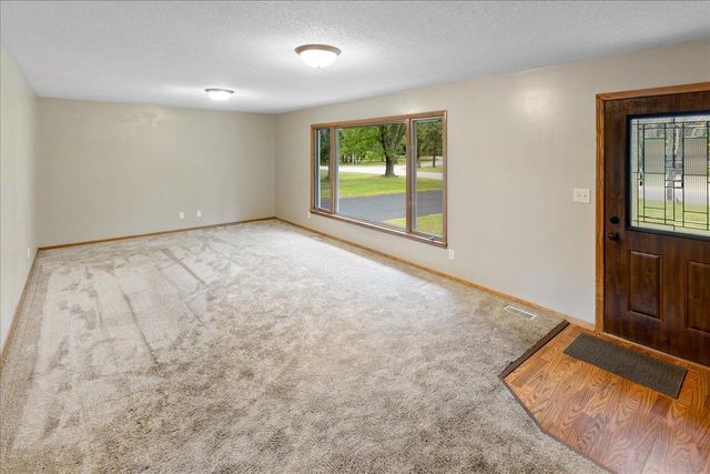 6101 Oak Circle, North Branch, MN 55056