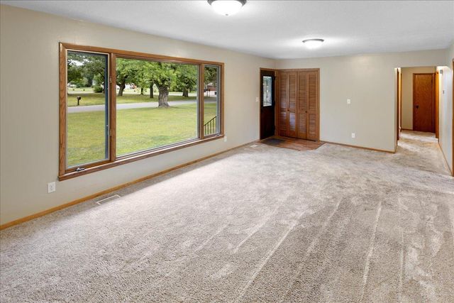 6101 Oak Circle, North Branch, MN 55056
