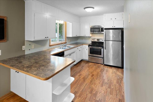 6101 Oak Circle, North Branch, MN 55056